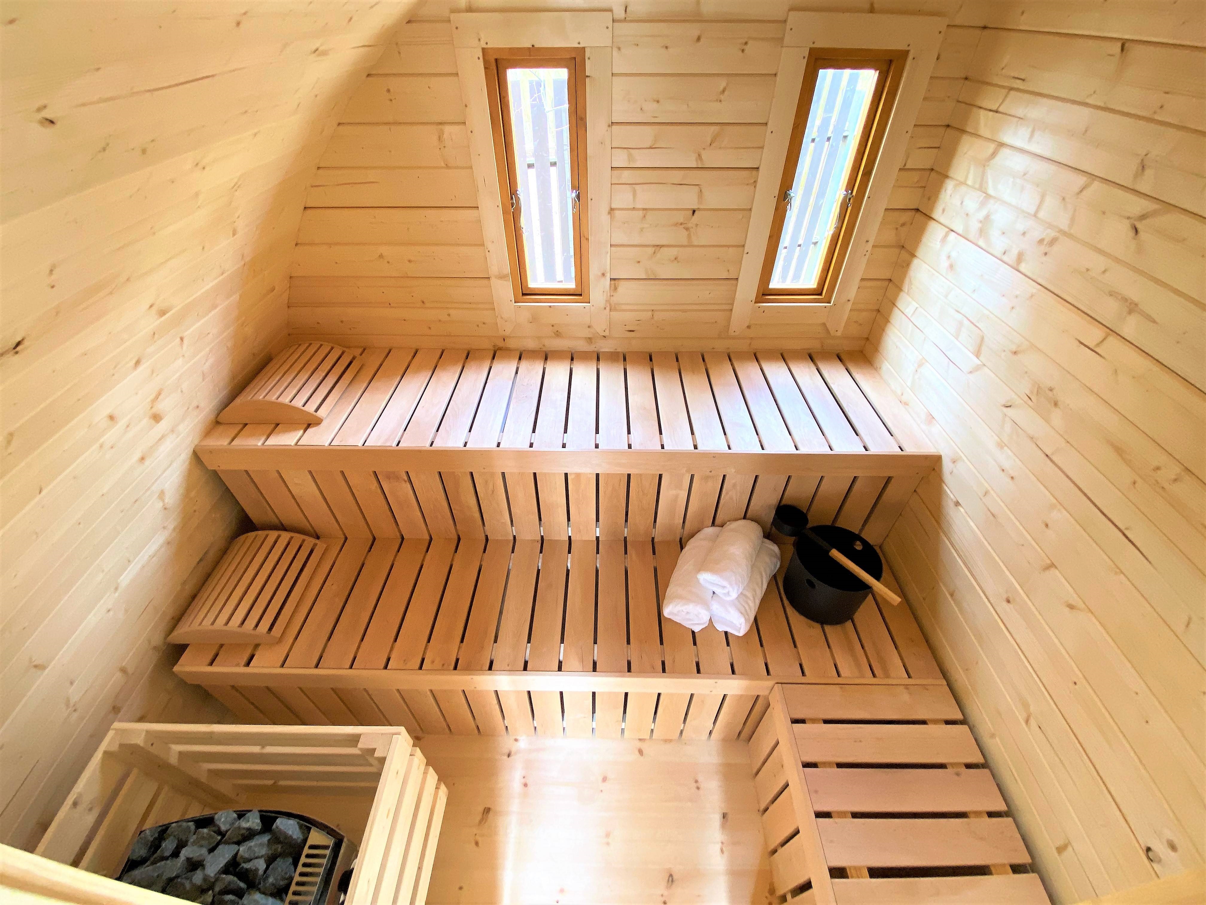 Sauna Halb-POD 2,4 x 2,4 m