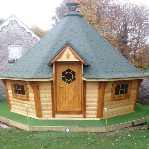 Exklusiv Gill-Sauna-Kota 16,5m² mit schrägen Wänden